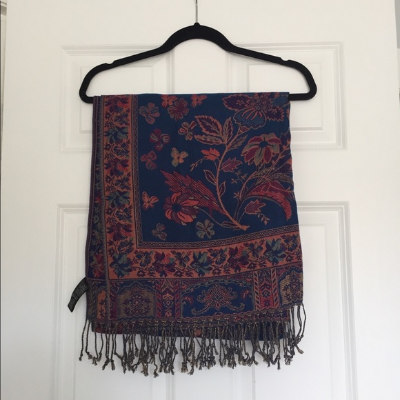 Reversible Scarf - Picture 2 of 2